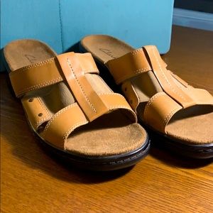 Clarks very comfortable. New never worn